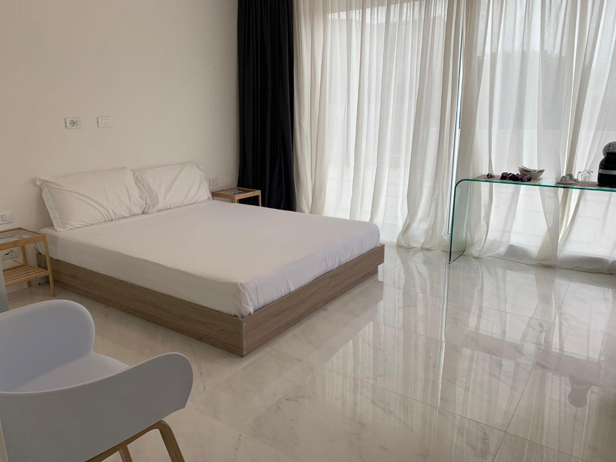 Smart Luxury Suites & Apartments Orosei Bilik gambar